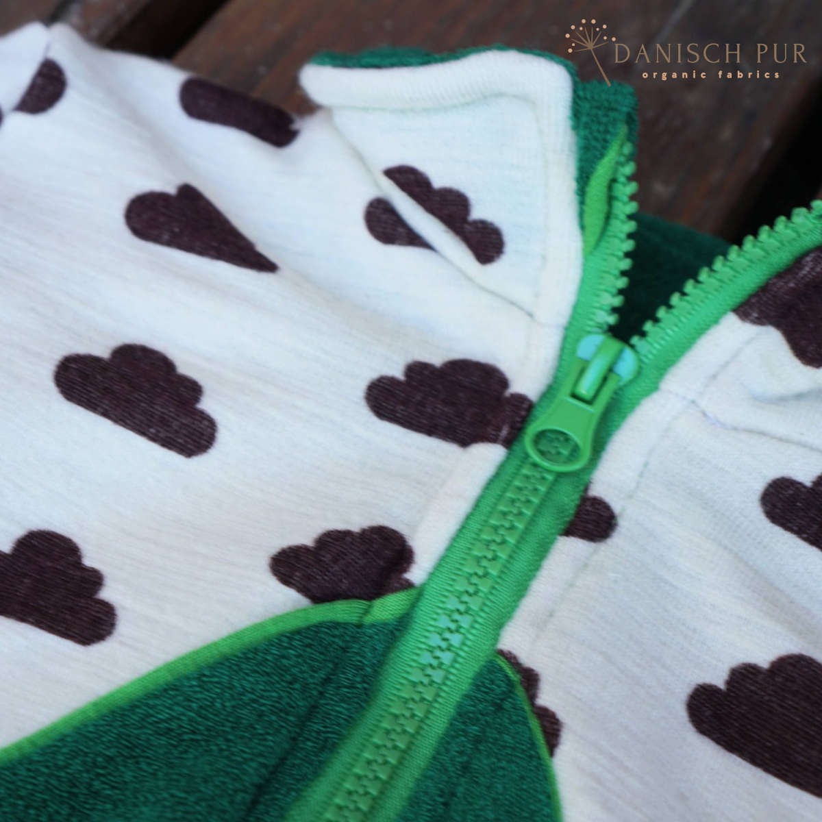 Bio Wolle/Lyocell Frottee Wolken auf Wollweiß (70% Schurwolle (Merino, kbt, mulesingfrei), 30% TENCEL™ Lyocell)