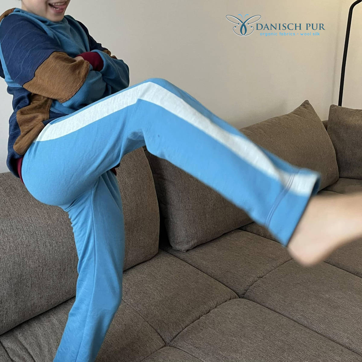 Bio Wolljersey Jacquard Längsstreifen/Vitusstreifen auf Himmelblau (Merino, kbt, mulesingfrei)