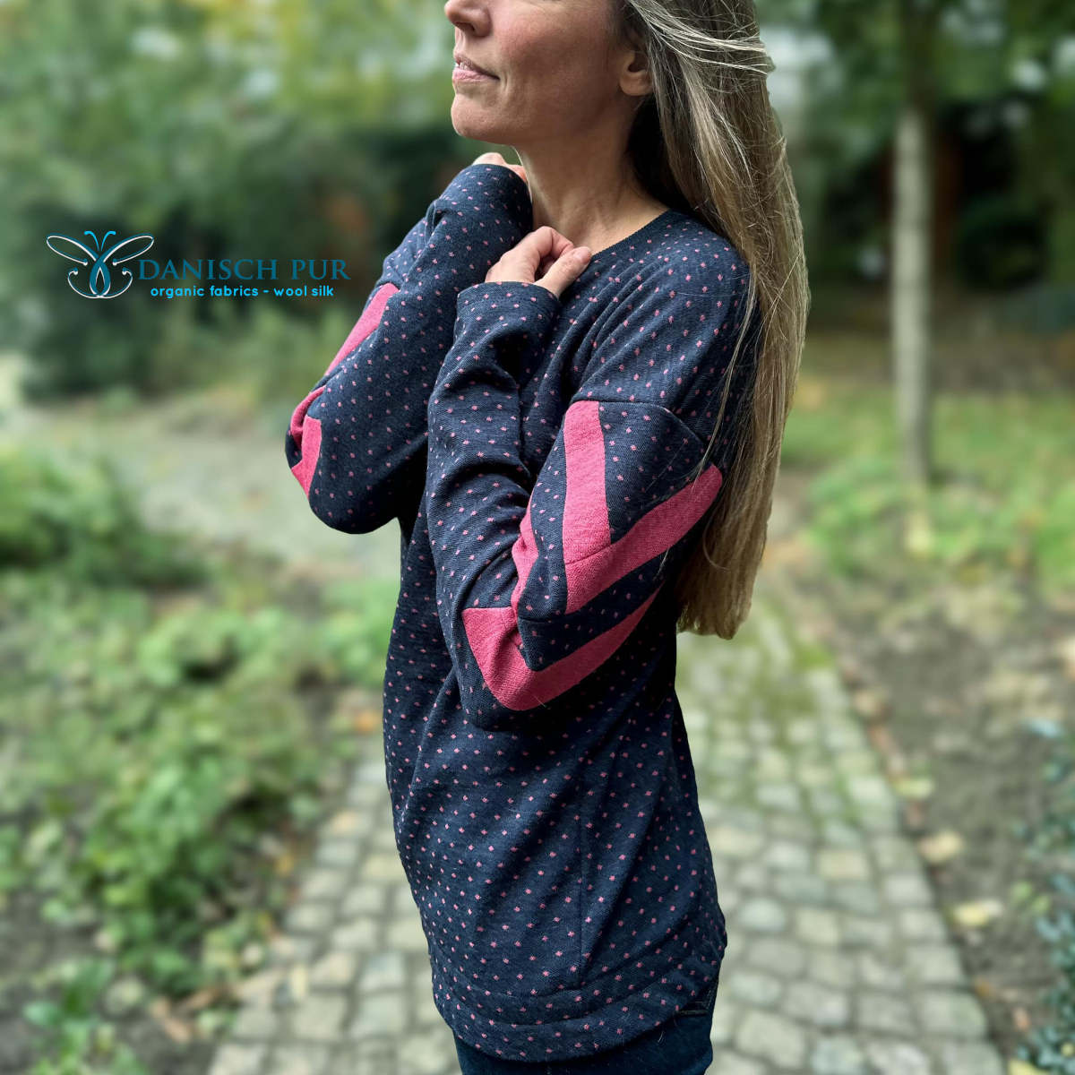 Bio Wolljersey Jacquard Lampone Punkte auf Tiefseeblau meliert (Merino, kbt, mulesingfrei)