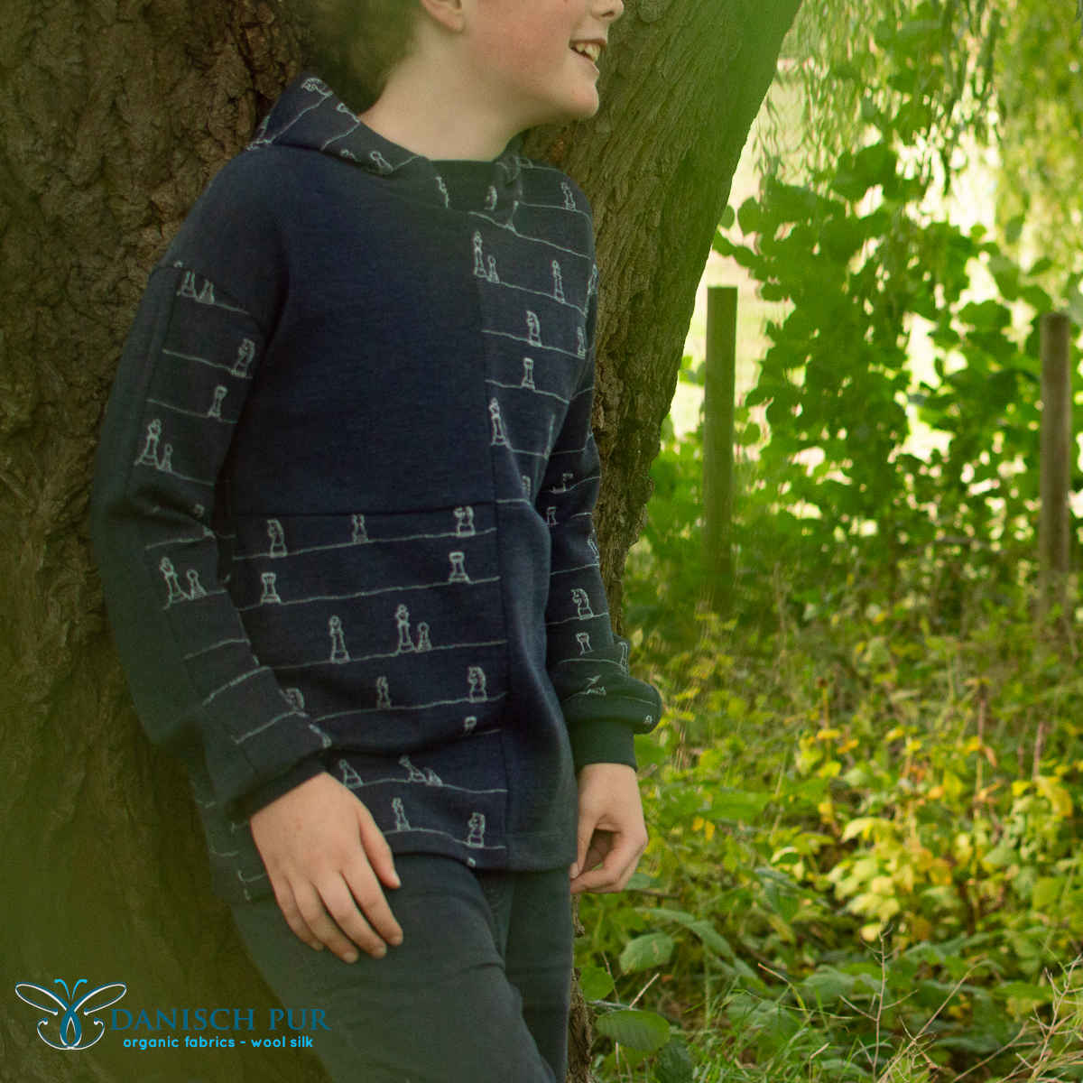 Bio Wolljersey Jacquard Schachfiguren auf Tiefseeblau meliert (Merino, kbt, mulesingfrei)