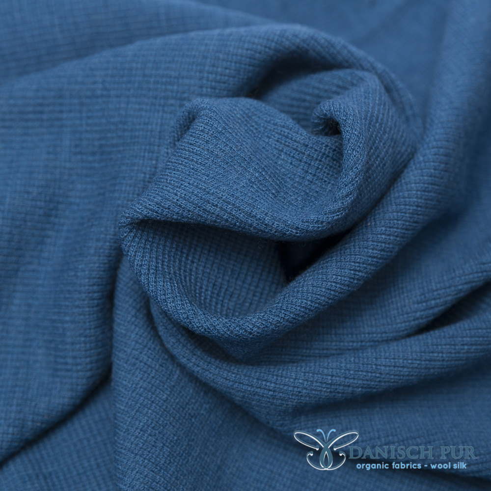 Danisch-Pur-azurblaues-Wollbuendchen-2019_12_nr3