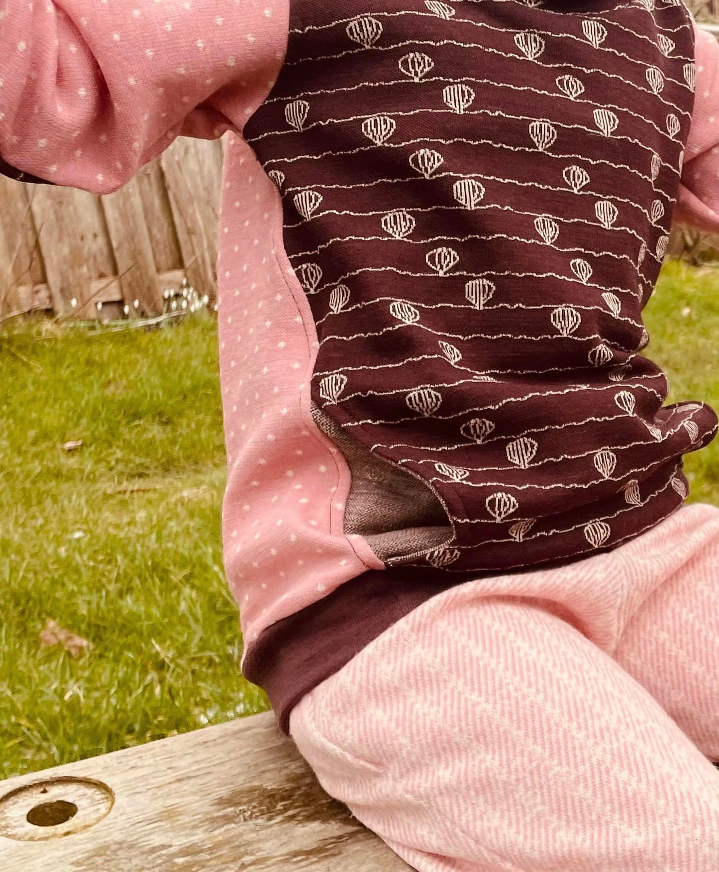 Bio Wolljersey Heißluftballons auf Schoko-Kirsch Jacquard (Merino, kbt, mulesingfrei)