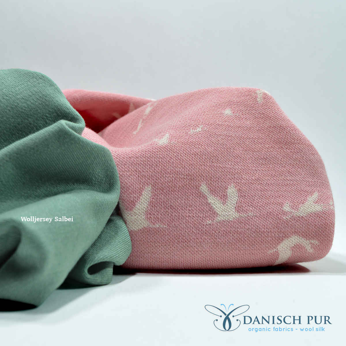 Bio Wolljersey Jacquard Kraniche auf Rosa(Merino, kbt, mulesingfrei)