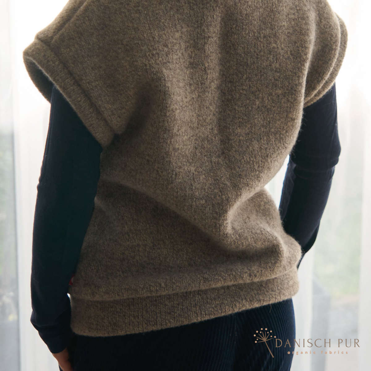 Chunky knit, natural grey-brown, made from virgin wool (organic certified)
