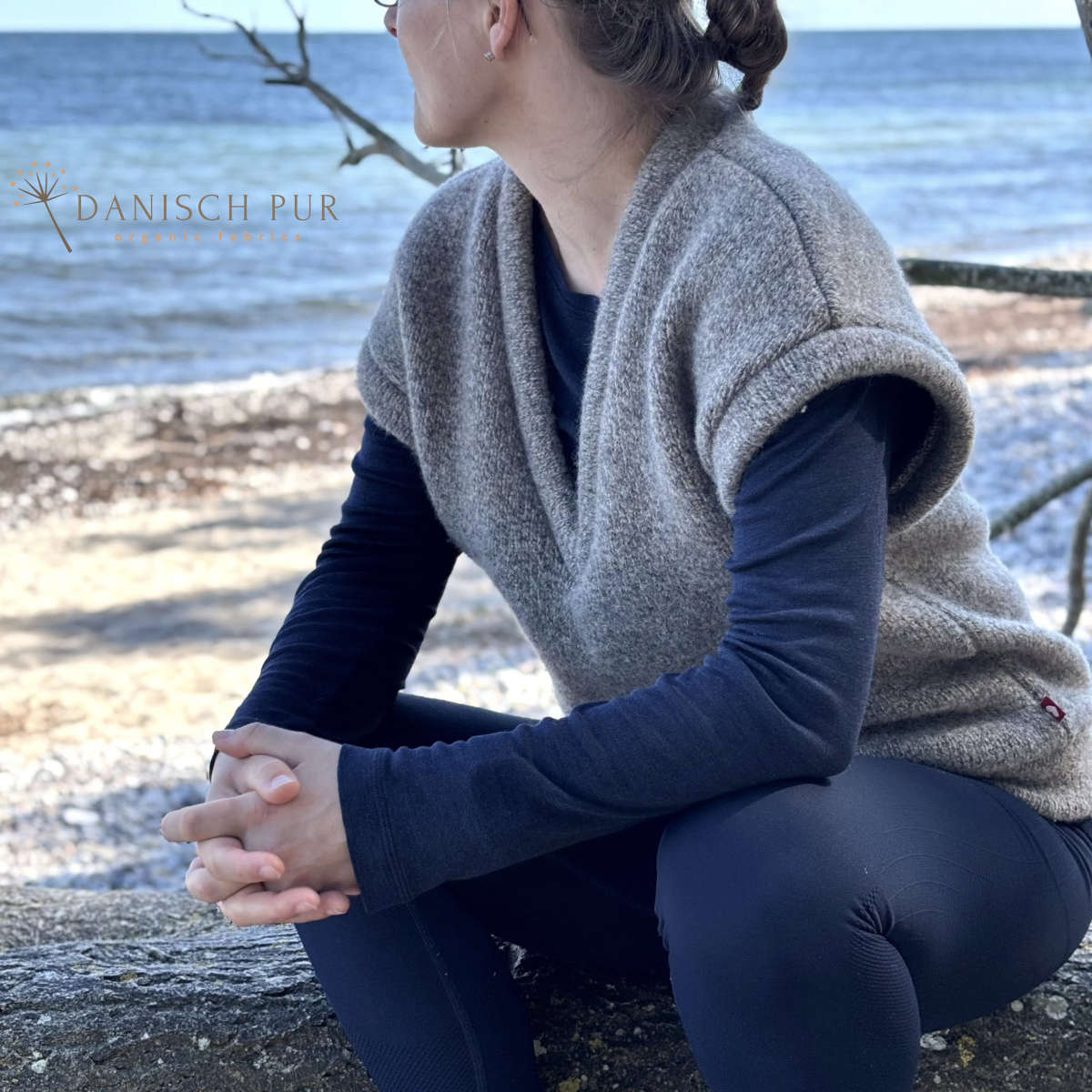 Chunky knit, natural grey-brown, made from virgin wool (organic certified)