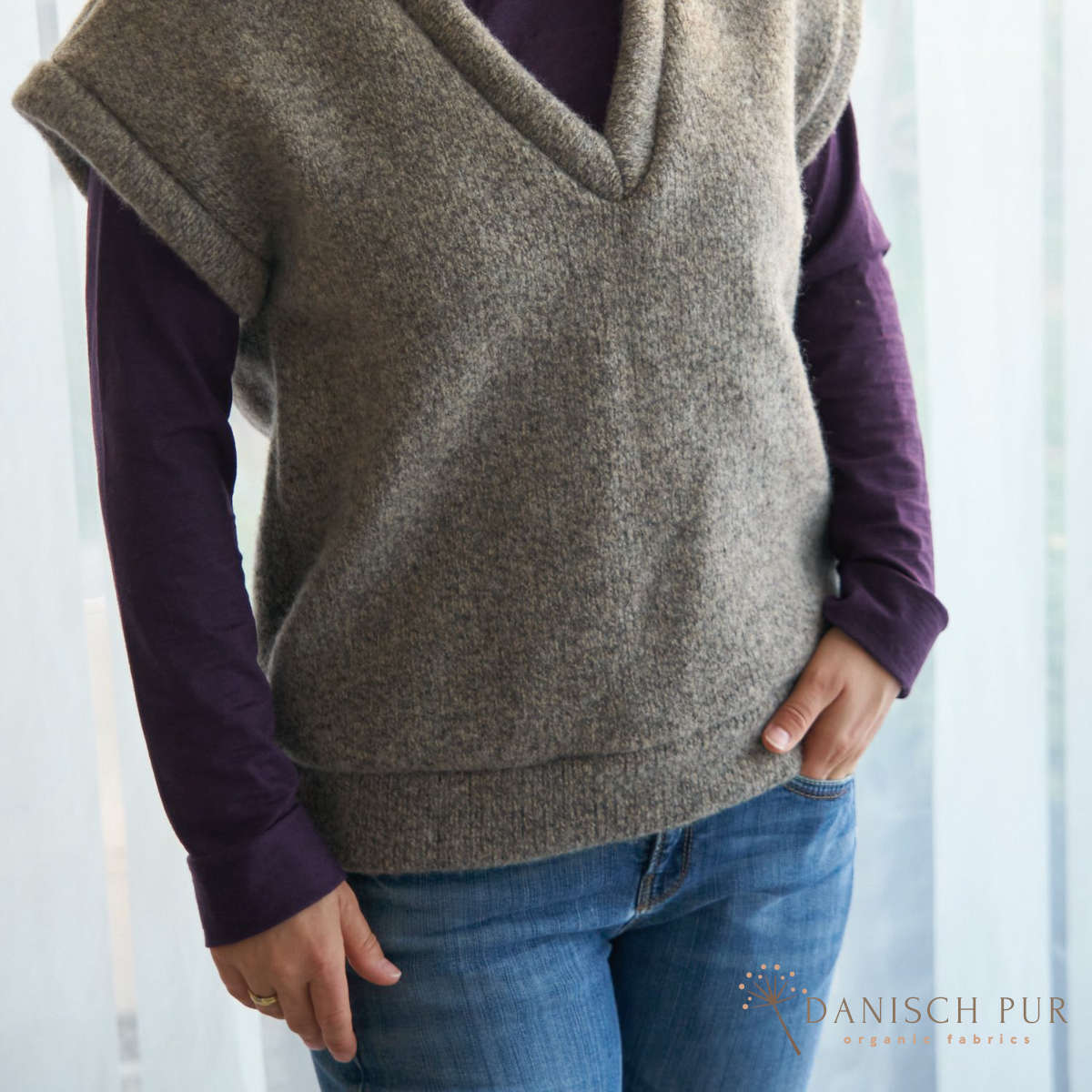 Chunky knit, natural grey-brown, made from virgin wool (organic certified)