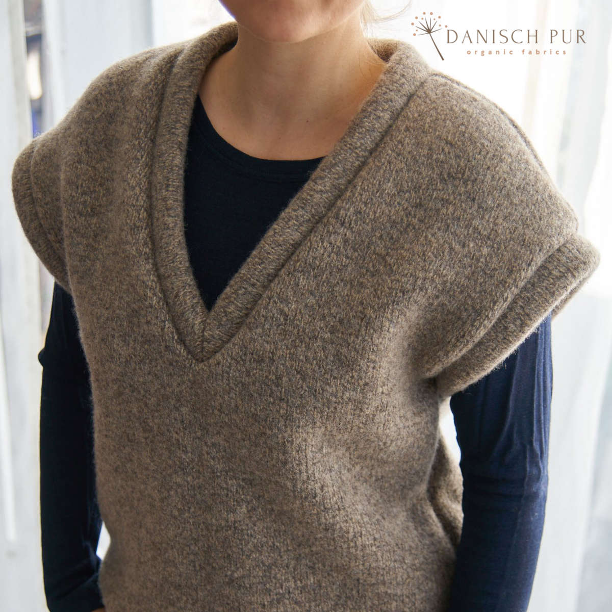 Chunky knit, natural grey-brown, made from virgin wool (organic certified)