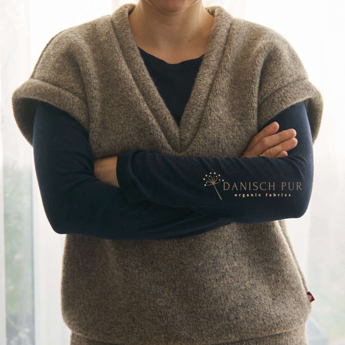 Chunky knit, natural grey-brown, made from virgin wool (organic certified)