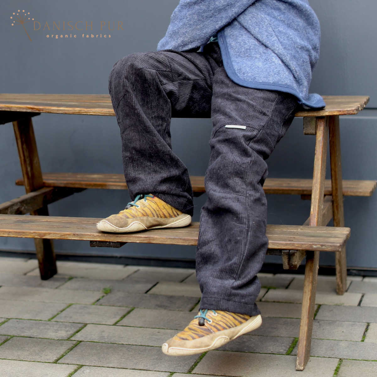 Webware Hanf Lyocell Cord Schwarz (55% Hanf-45% TENCEL™ Lyocell)