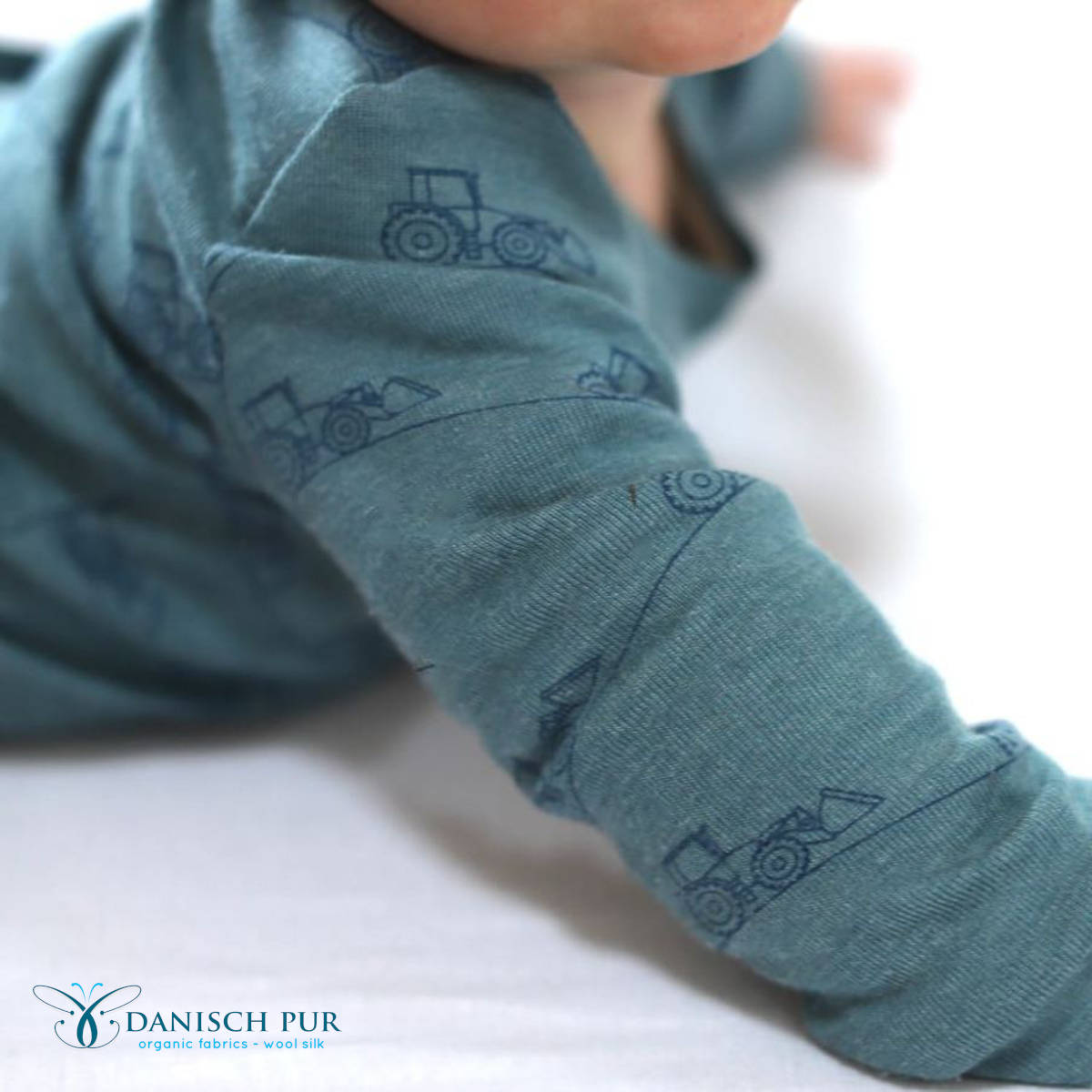 Organic wool silk lather on Arctic Night (kbt, mulesing-free)