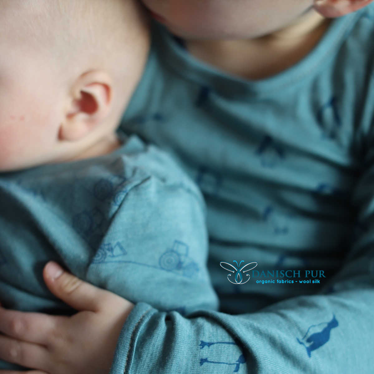 Organic wool silk lather on Arctic Night (kbt, mulesing-free)