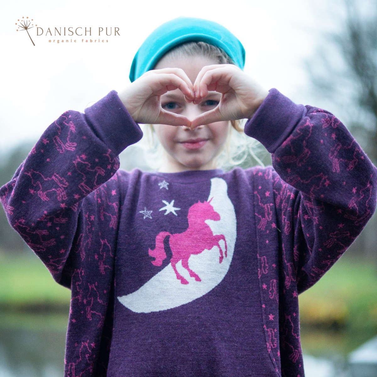 Musterstoff Bio Wolljersey Jacquard Einhörner auf Dunkellila meliert (Merino, kbt, mulesingfrei)
