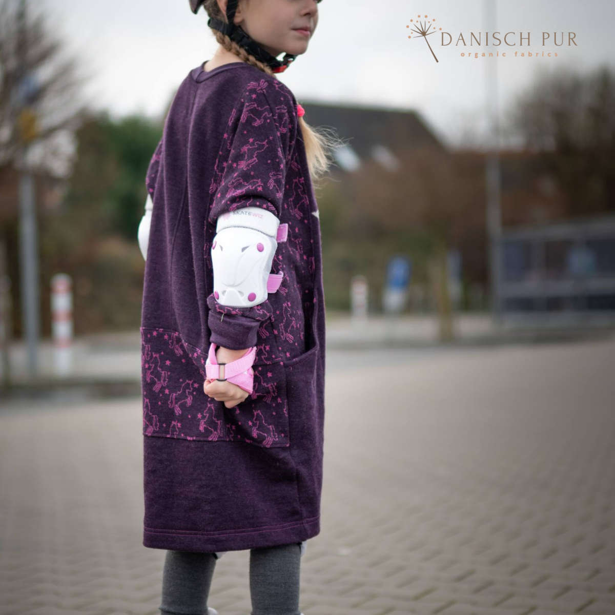 Musterstoff Bio Wolljersey Jacquard Einhörner auf Dunkellila meliert (Merino, kbt, mulesingfrei)