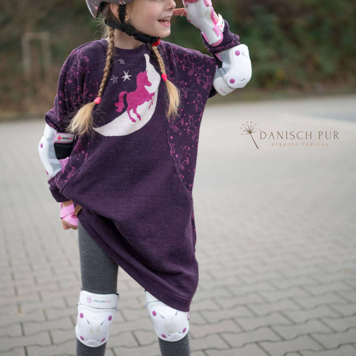 Musterstoff Bio Wolljersey Jacquard Einhörner auf Dunkellila meliert (Merino, kbt, mulesingfrei)