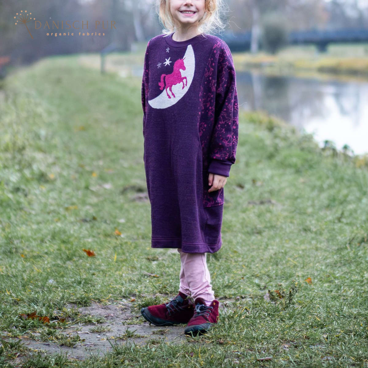 Musterstoff Bio Wolljersey Jacquard Einhörner auf Dunkellila meliert (Merino, kbt, mulesingfrei)