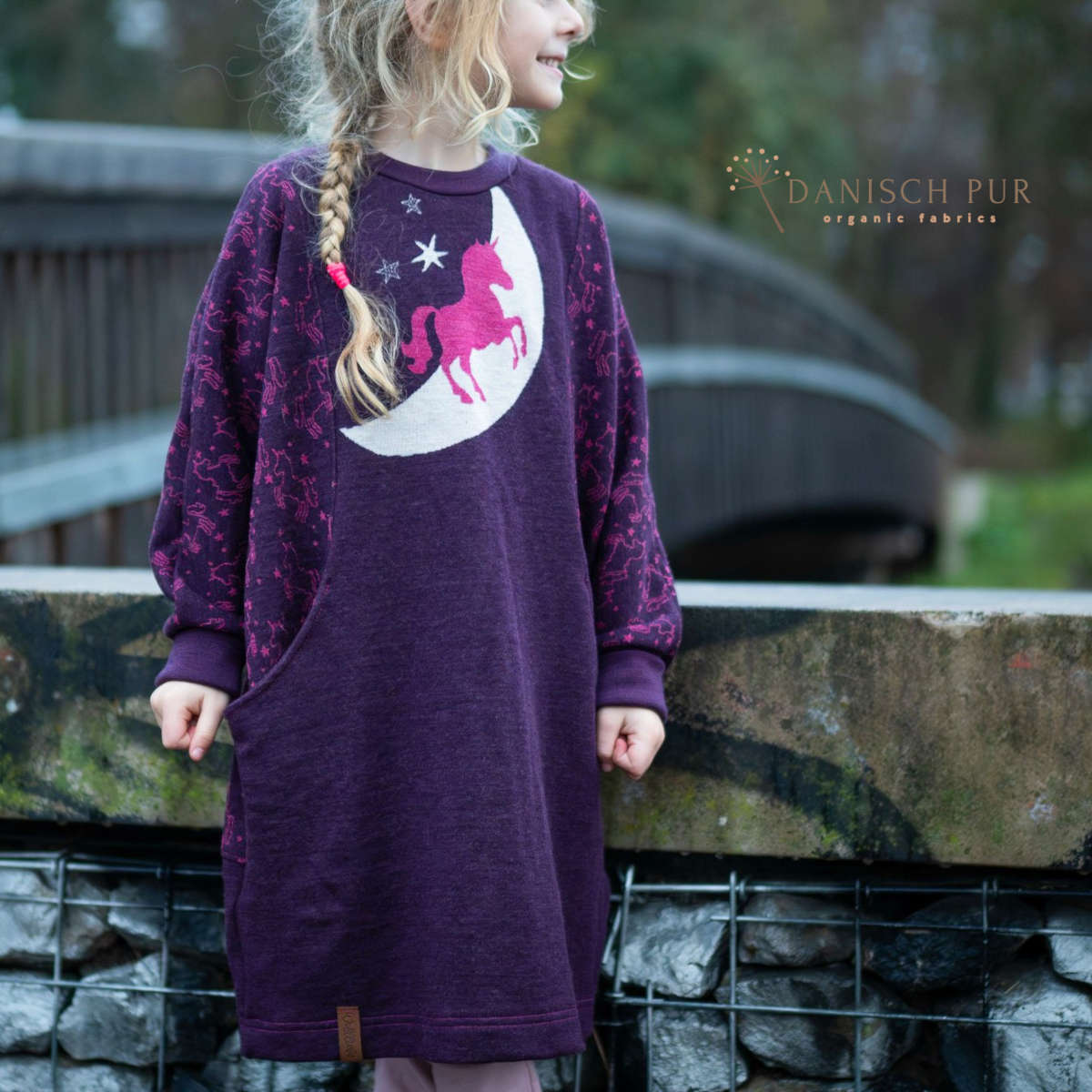 Musterstoff Bio Wolljersey Jacquard Einhörner auf Dunkellila meliert (Merino, kbt, mulesingfrei)