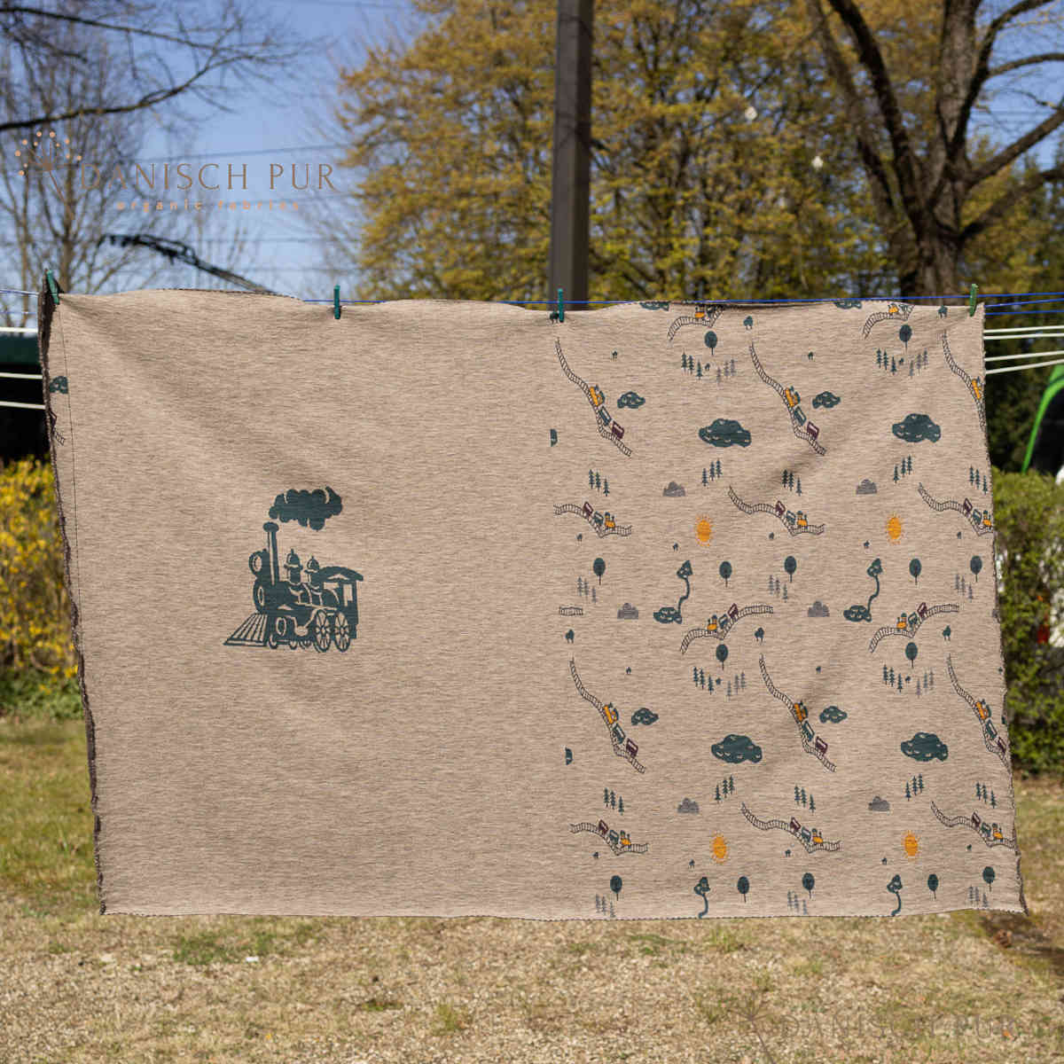 Panel ca. 95 cm Jacquard Lokomotive Dampflok Zug  -auf Panel Taupe meliert Panel (Merino, kbt, mulesingfrei)