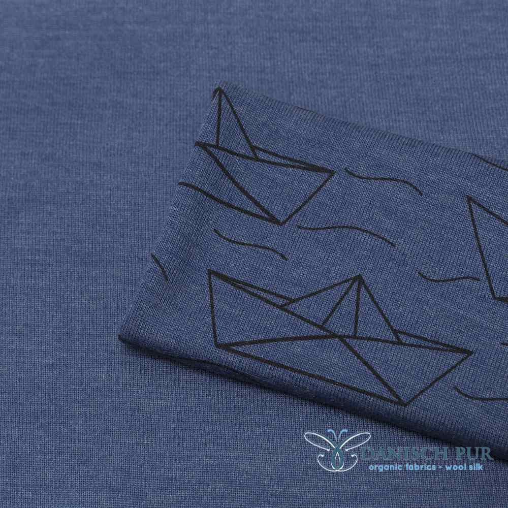 Organic wool silk shipping on midnight blue (kbt, mulesing free)