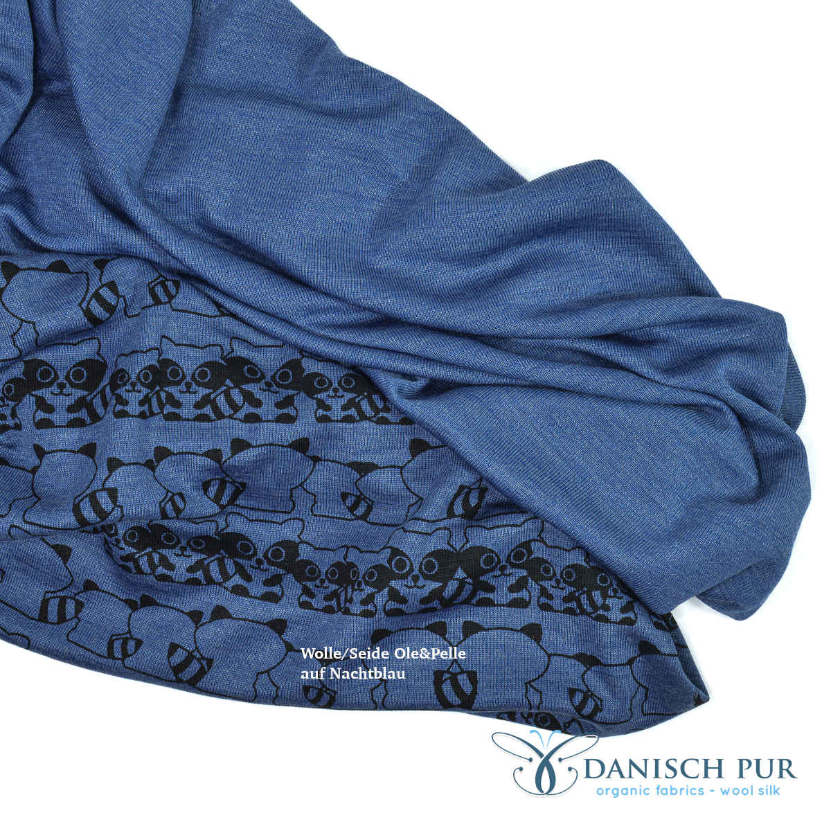 Wolle Seide Nachtblau uni und passender Kombistoff Waschbären auf Nachtblau reinhängend.